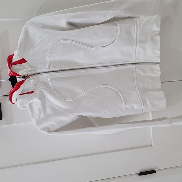 lululemon athletica White and Red Women's Top - Picture 3 of 6